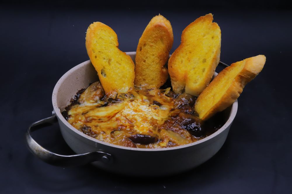 جبنة كمبير مخبوزة مع التين