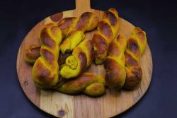 خبز بالبطاطس والكركم