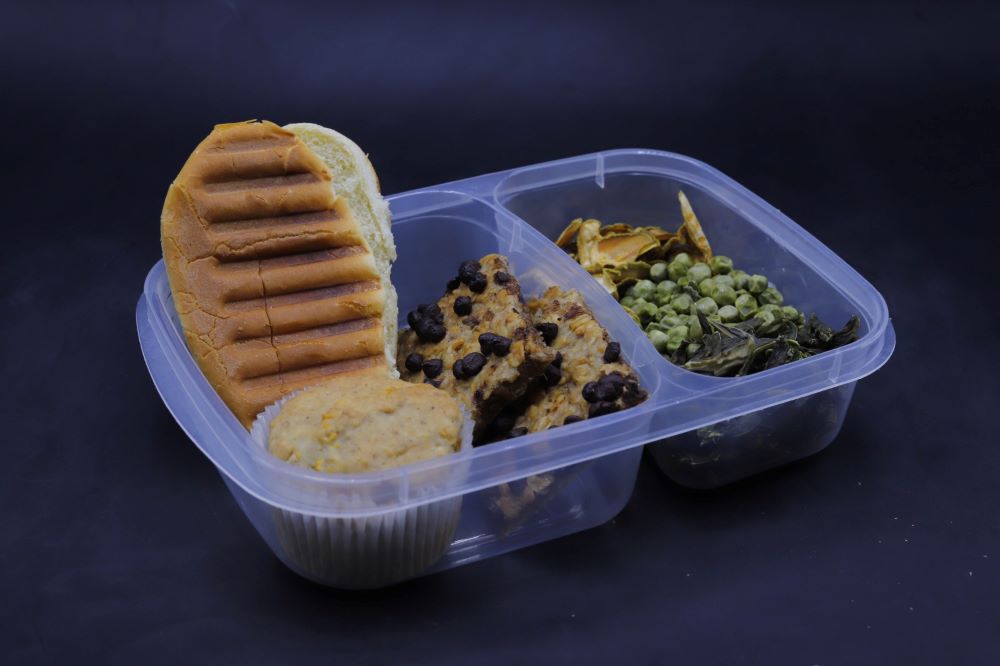 خضار وفواكه مجففة في الإير فراير