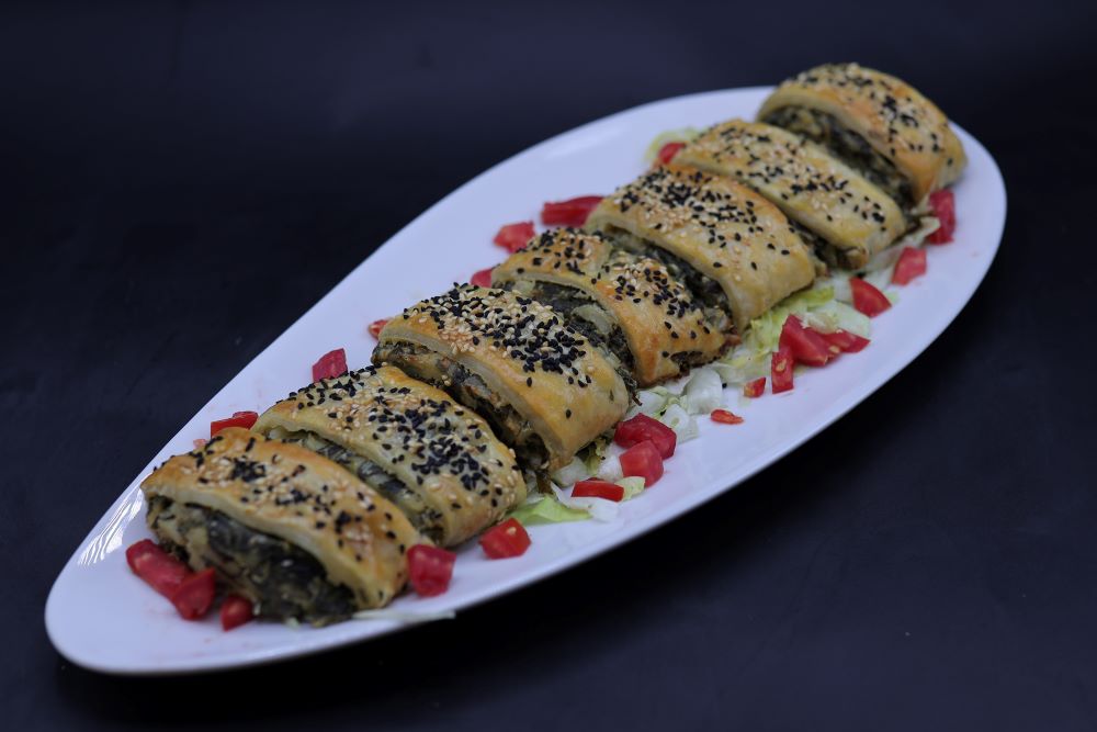 رول السبانخ بالجبنة