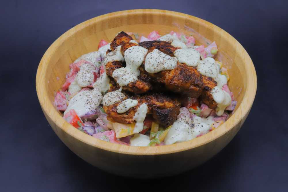 سلطة دجاج بصوص الأفوكادو