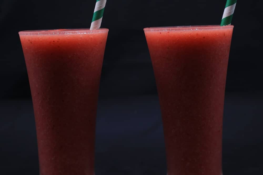 سموذي الجوافة والفراولة