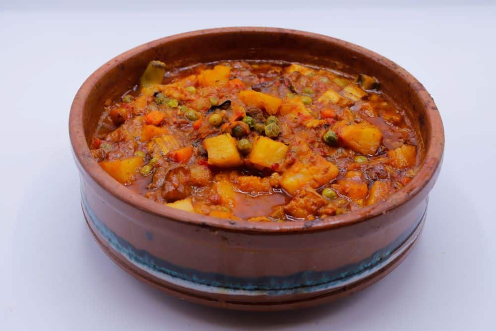 طاجن تورلي باللحمة والأعشاب