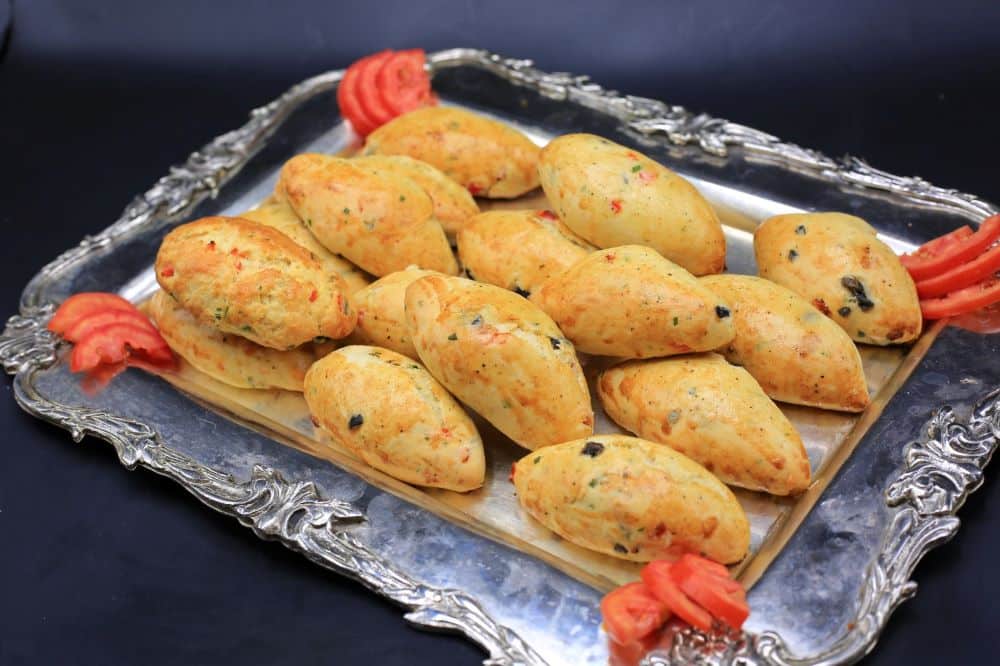 فطائر الزيتون بحشوة الجبن