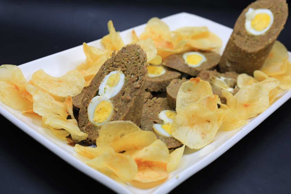 قالب اللحمة بالبيض المسلوق