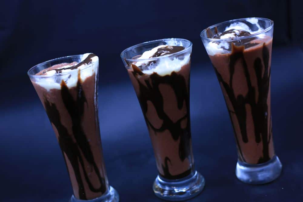 كوكتيل الموز بالآيس كريم