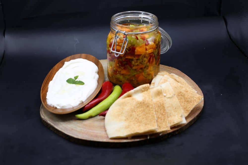 مكدوس الفلفل والجزر الحار