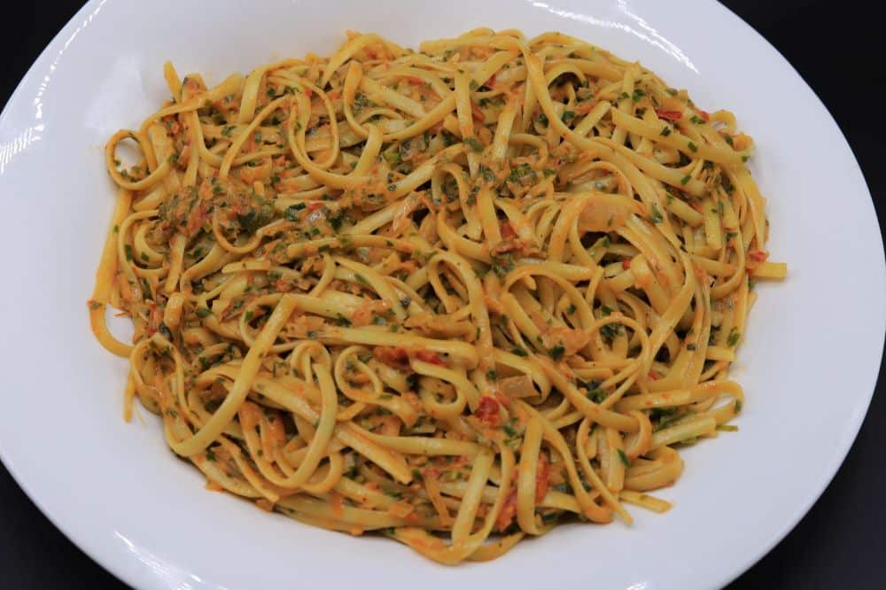 مكرونة بالبصل والثوم المشوي