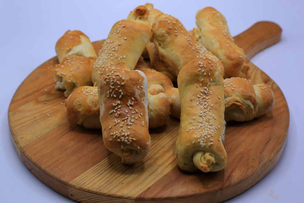 رول الفطائر بالجبنة والبقدونس