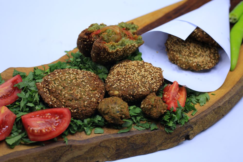 طعمية محشية بالبصل والهريسة