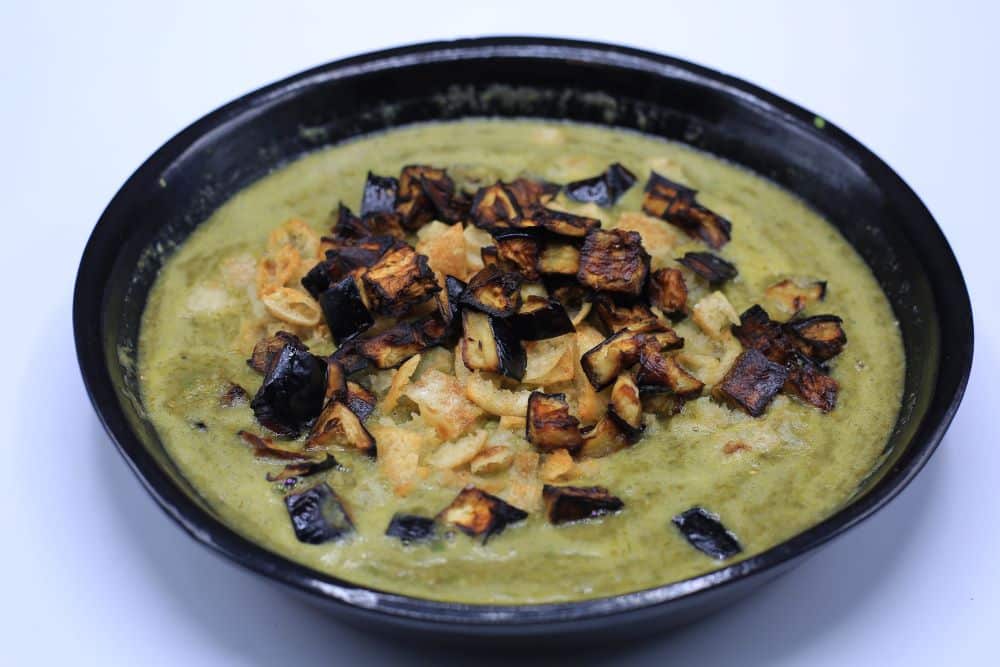 فتة بصارة بمكعبات الباذنجان