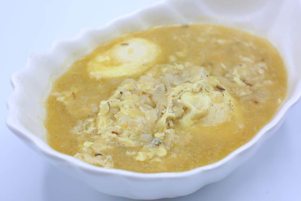 بيض بالسخينة