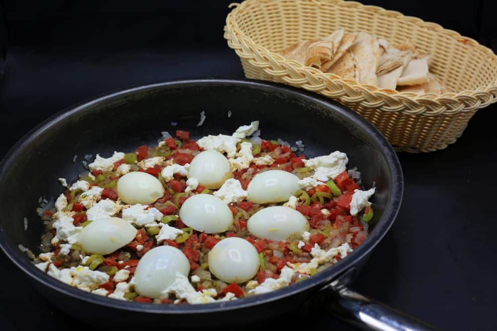 بيض مسلوق بالخضروات