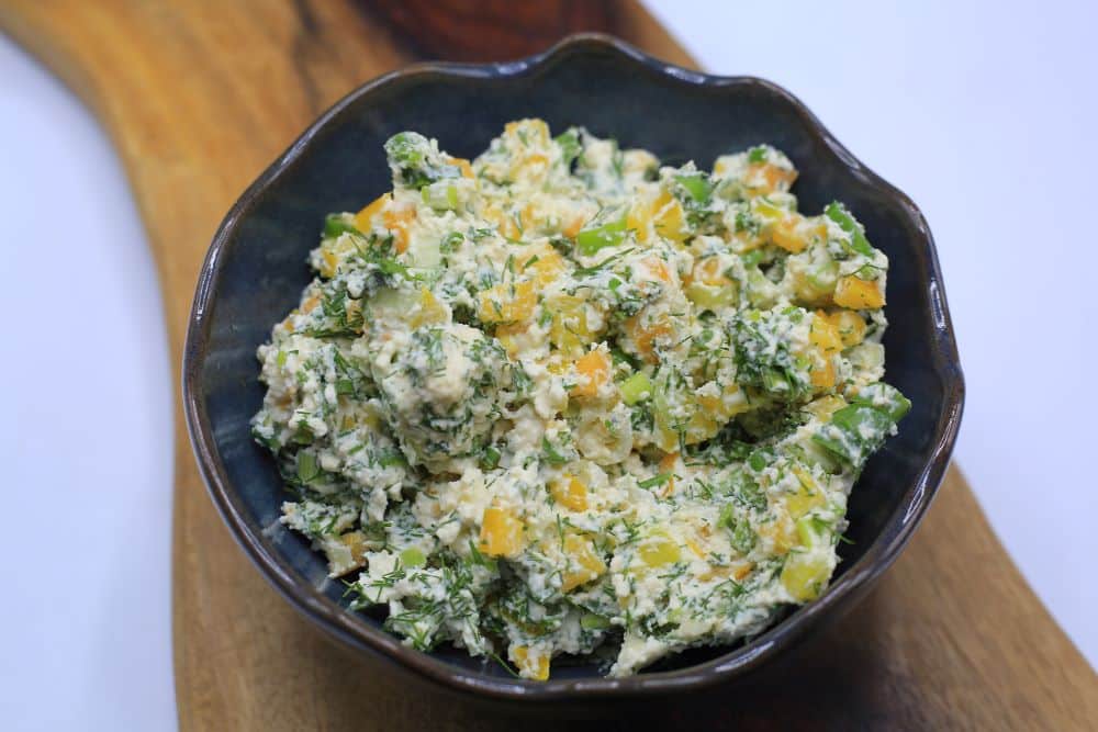 جبنة كريمي في البيت بأطعمة مختلفة