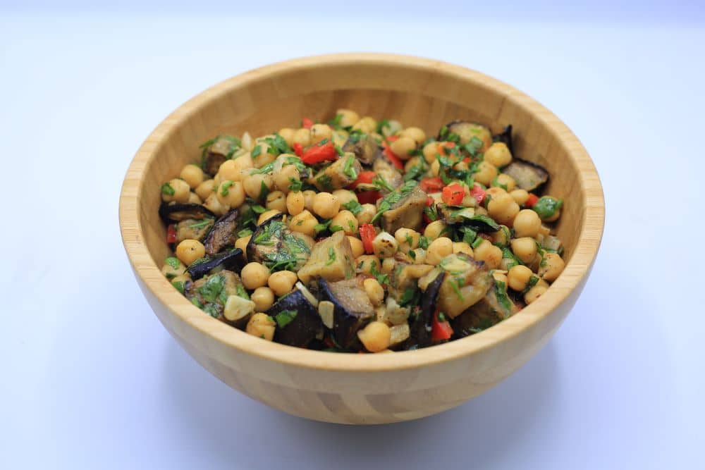 سلطة حمص بالخضار المشوي