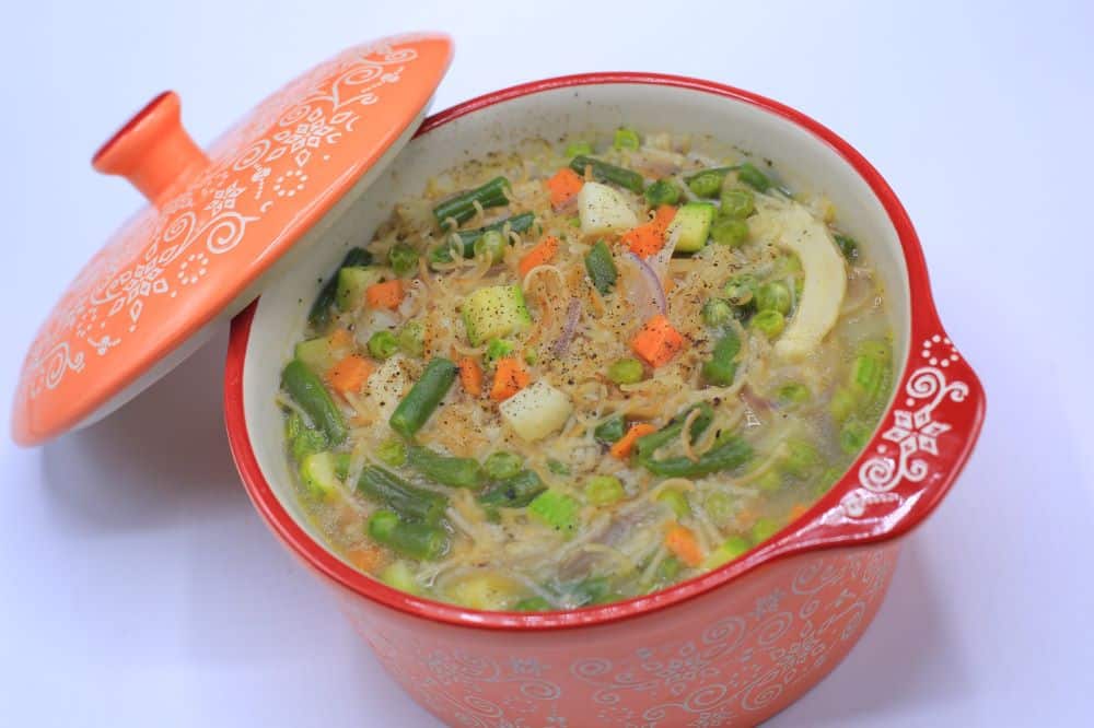 شوربة شعرية بالخضار