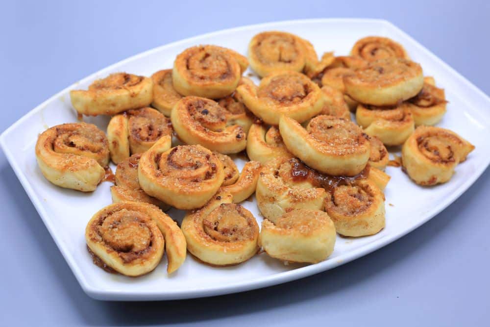 قراقيش للشاي حلوة وحادقة