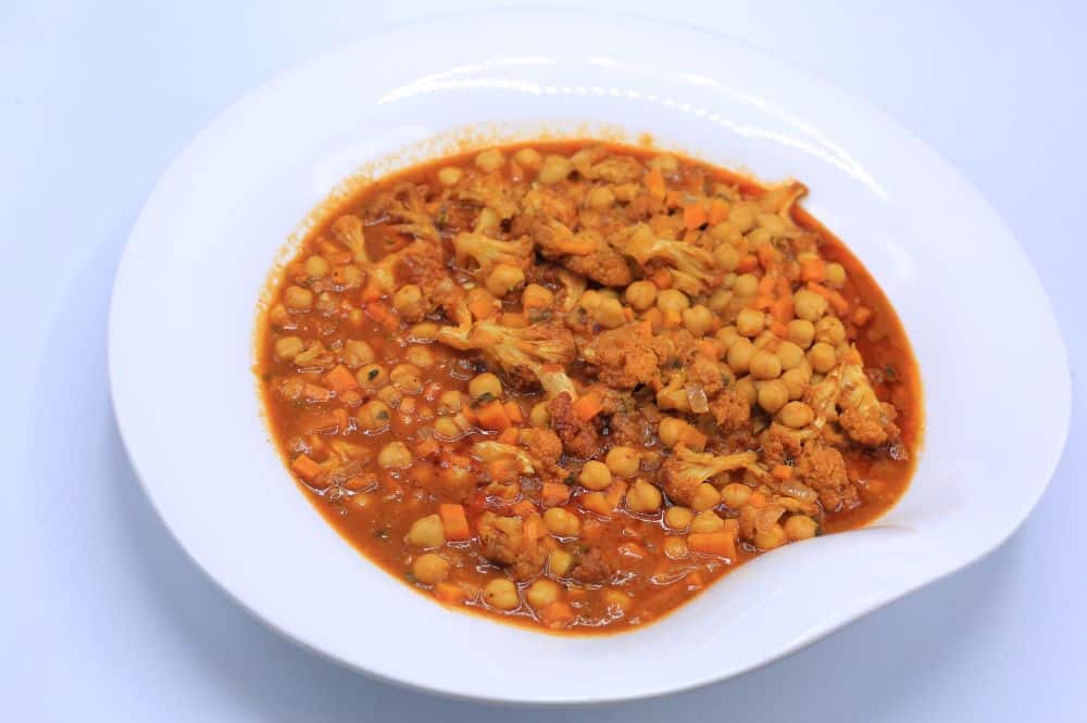 قرنبيط وحمص بالصلصة