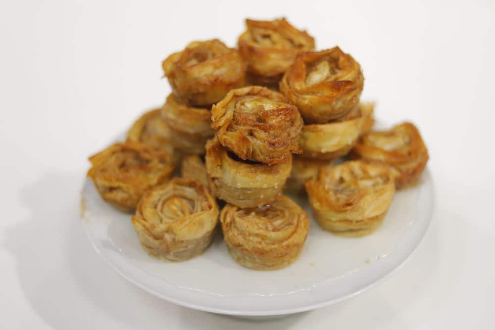 وردات الجلاش بالقرفة والسكر بطريقة توتا