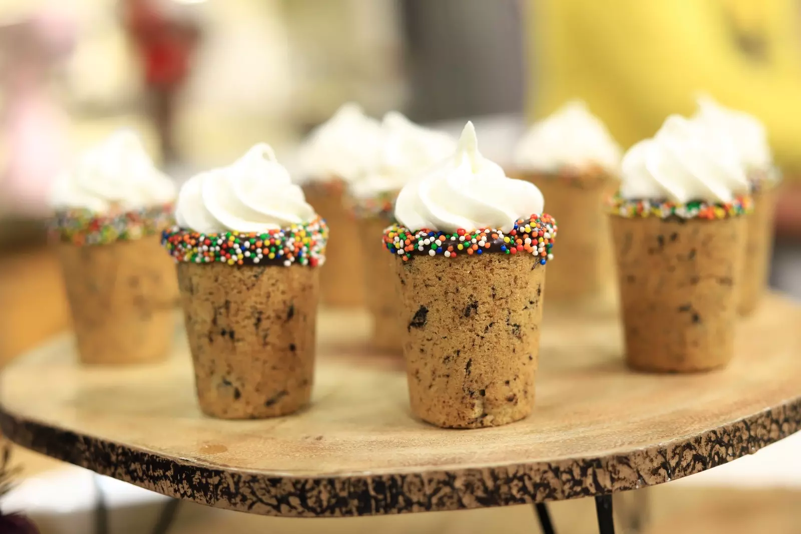 أكواب الكوكيز مع مشروب الشوكولاتة