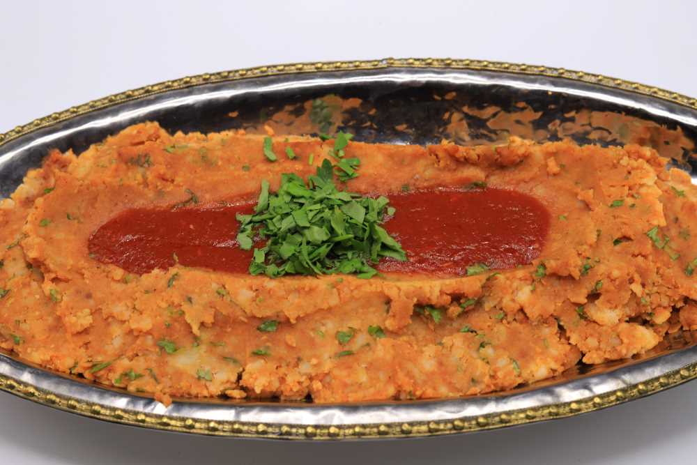 بطاطس مهروسة بالثوم والصلصة