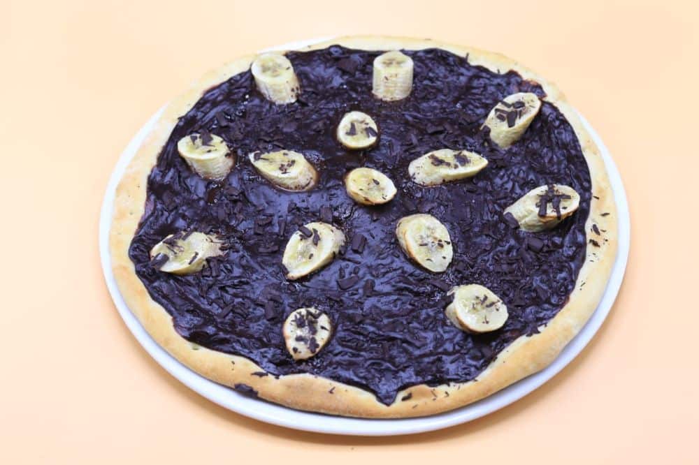 بيتزا الموز بالشوكولاتة