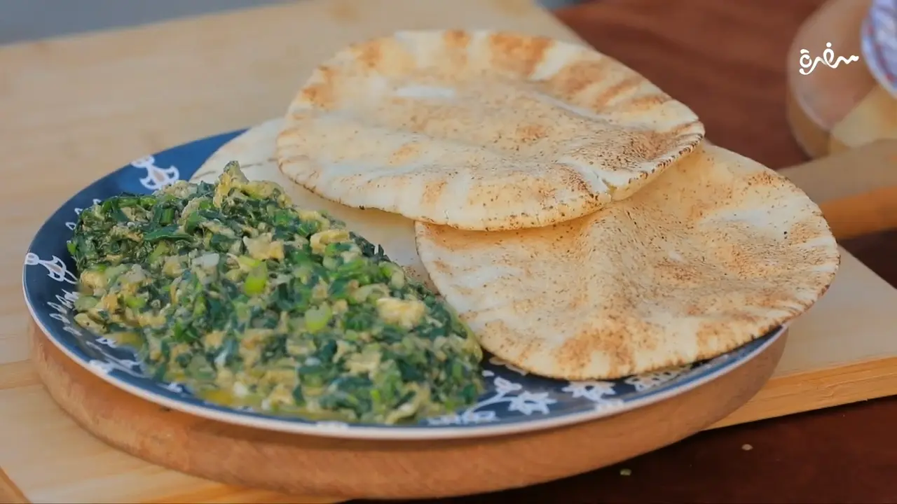 بيض بالسبانخ والجبن