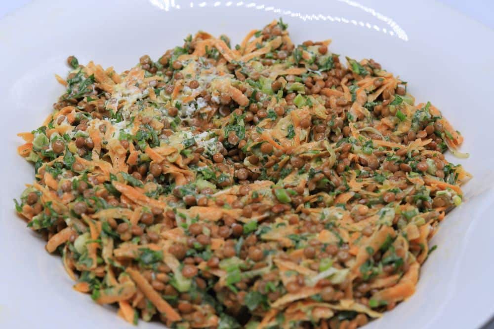 سلطة العدس بالشبت والفلفل الحار