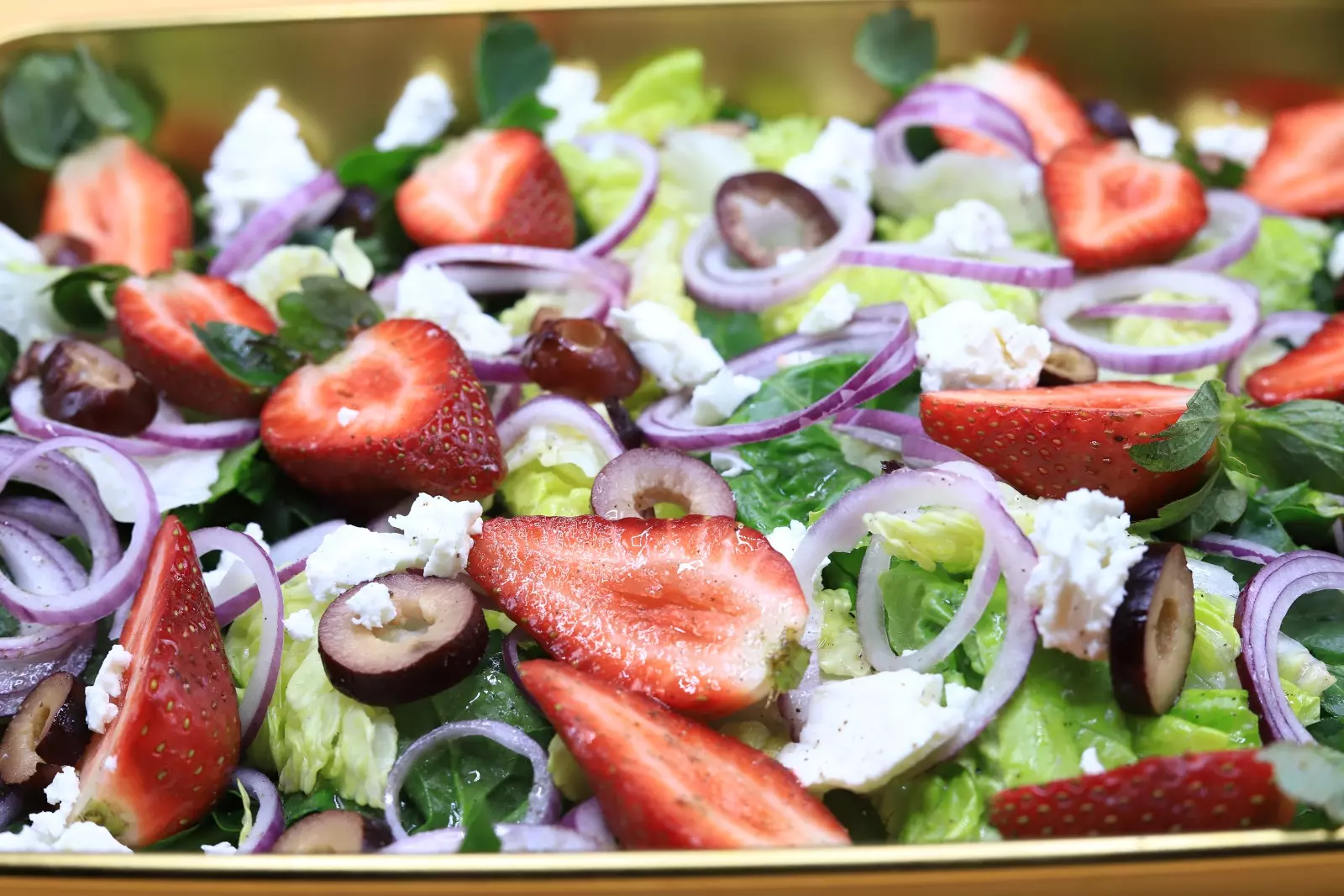 سلطة فراولة بالجرجير