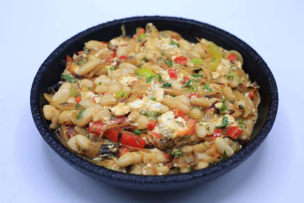 فاصوليا بيضاء بالبصل المكرمل