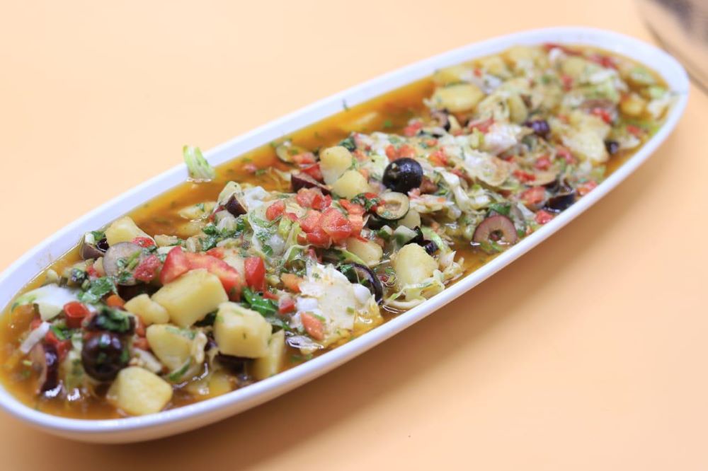 كرنب بالبطاطس والزيتون