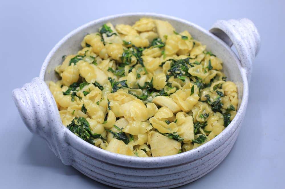 مكرونة بالخرشوف والسبانخ