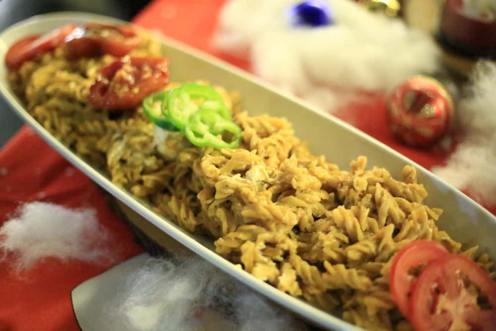 مكرونة باللبن والصلصة