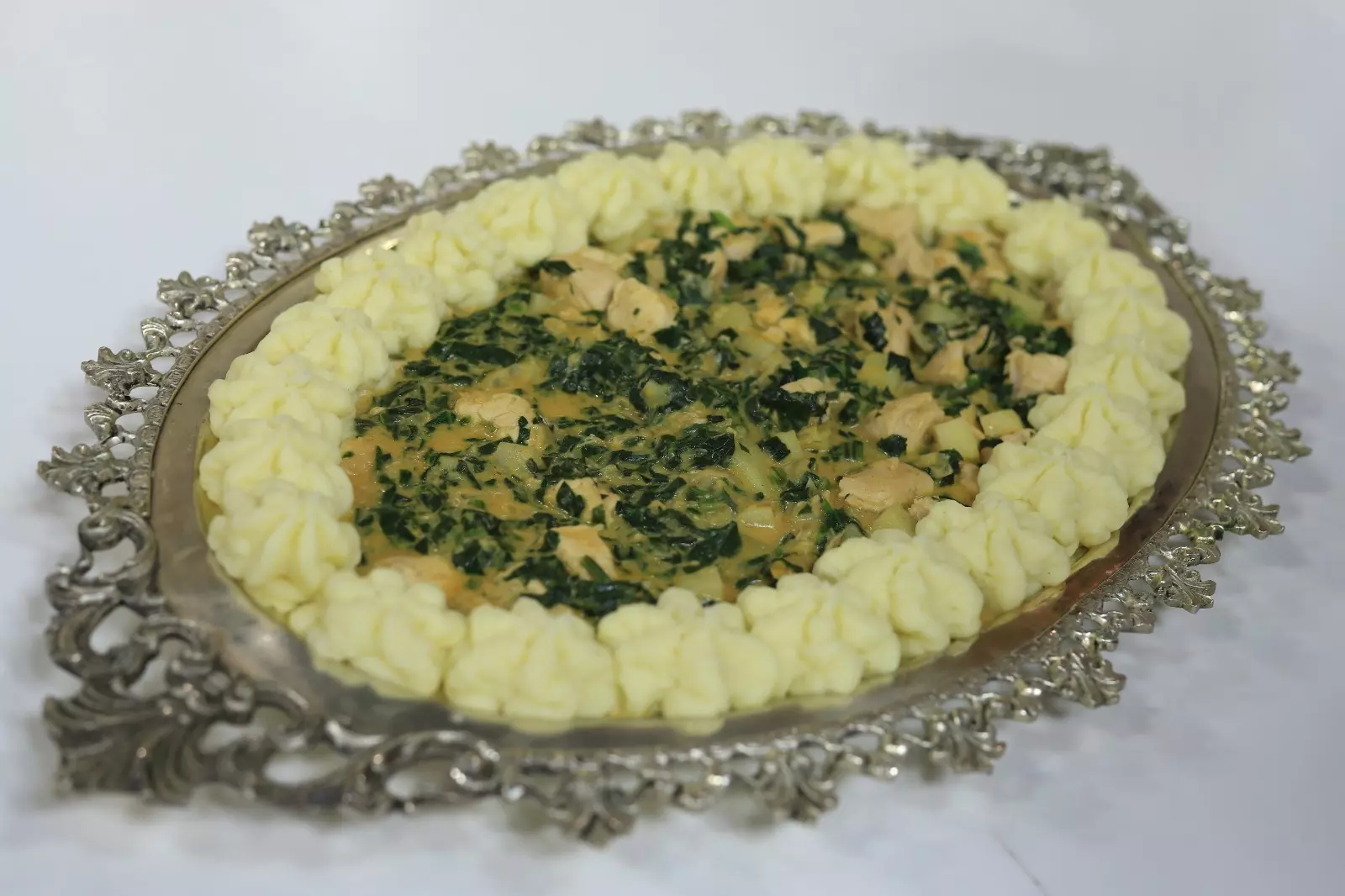 دجاج بالسبانخ والبطاطس