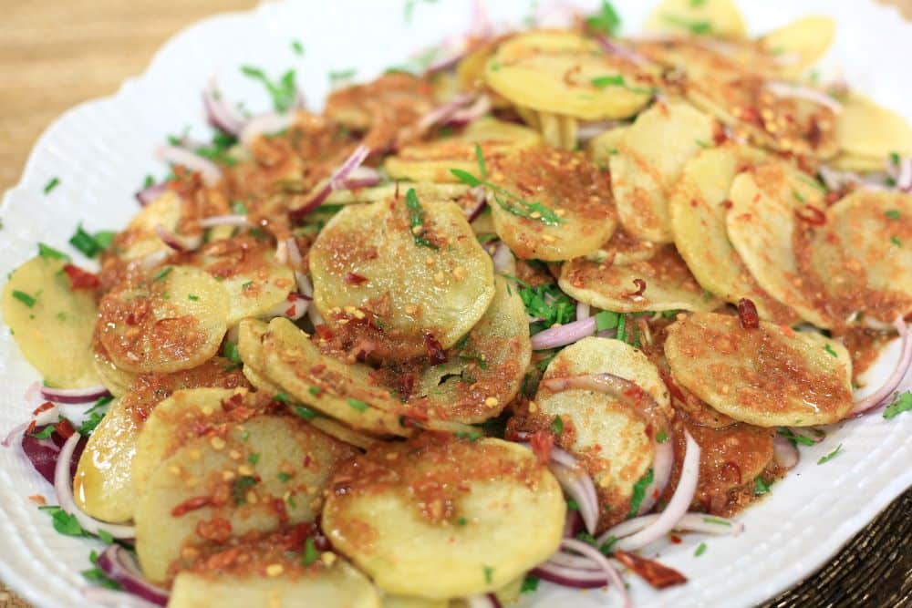 سلطة البطاطس المحمرة