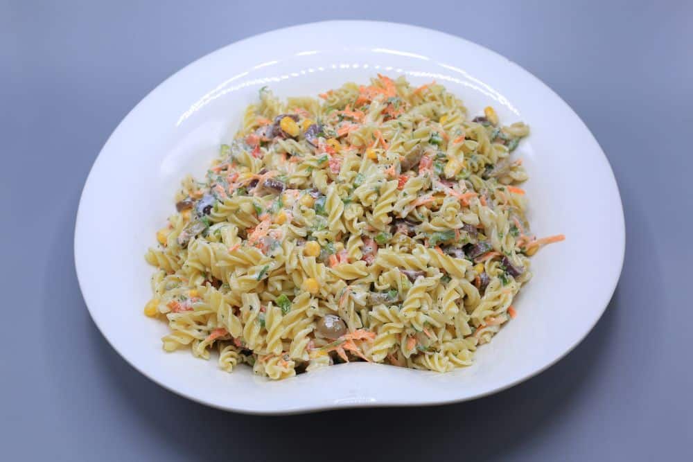 سلطة المكرونة الباردة