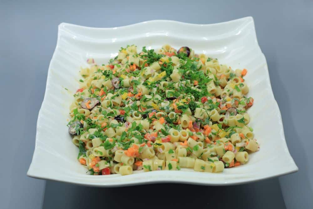 سلطة مكرونة بدريسينج الزبادي