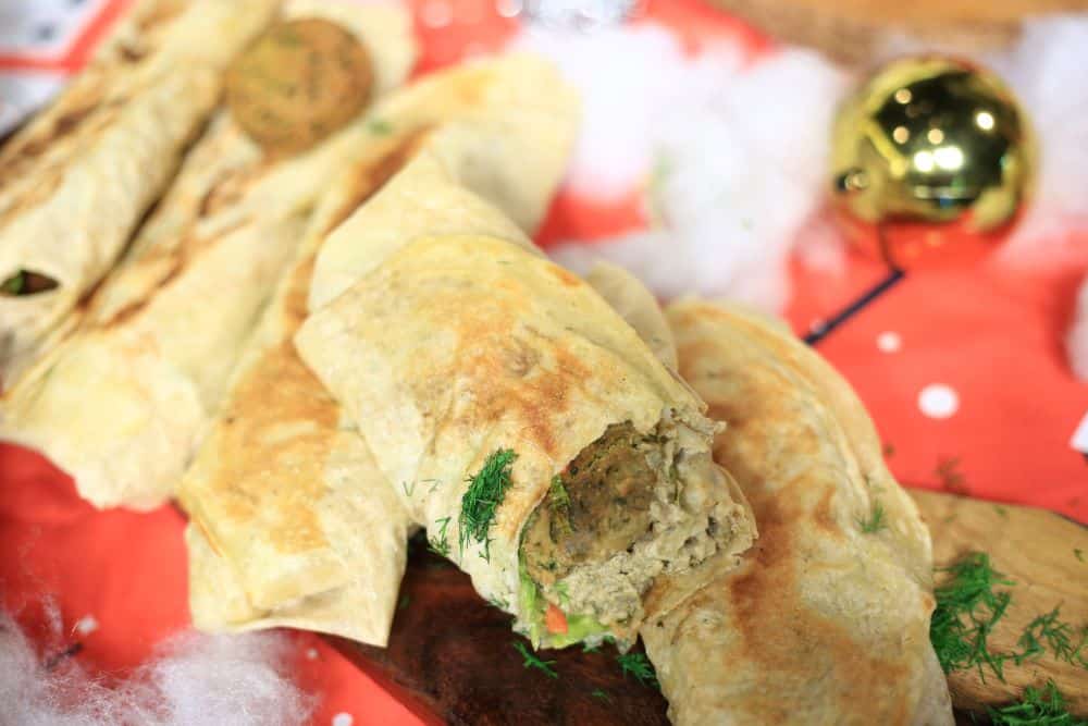 سندوتش طعمیة بالحمص مع بابا غنوج