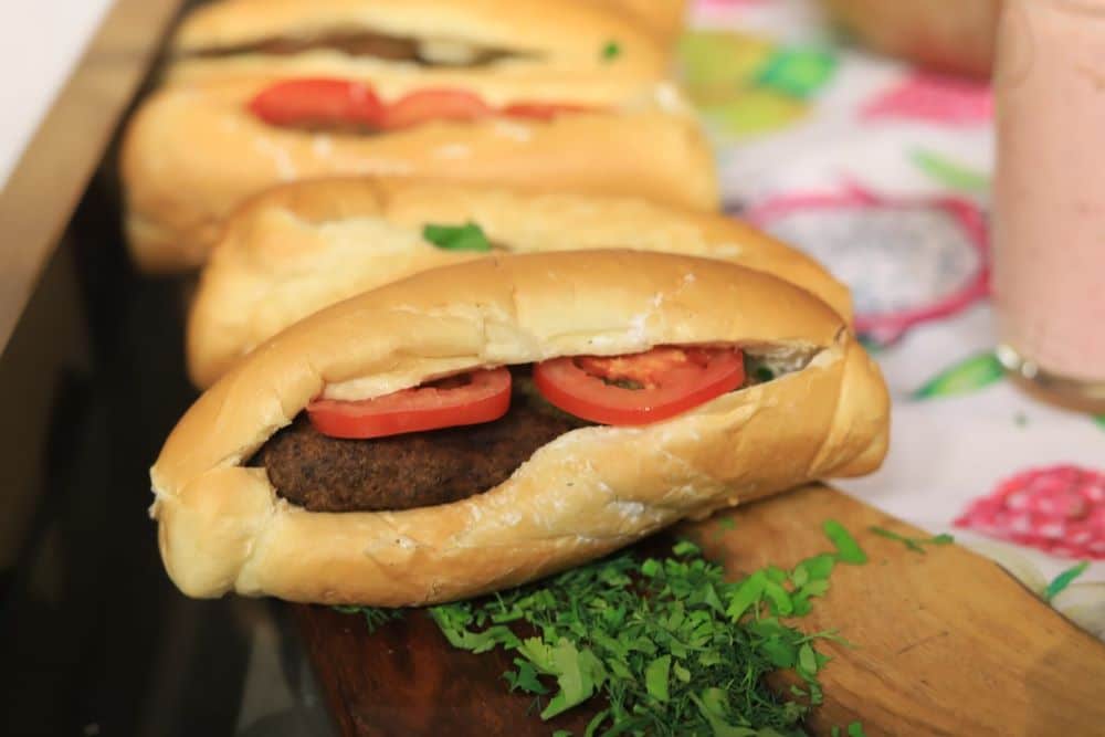 سندوتش كفتة حمص بالزبادي