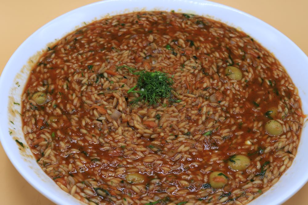 شوربة لسان عصفور بالطماطم