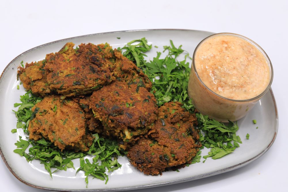 فطائر الحمص مع صلصة حلوة حارة