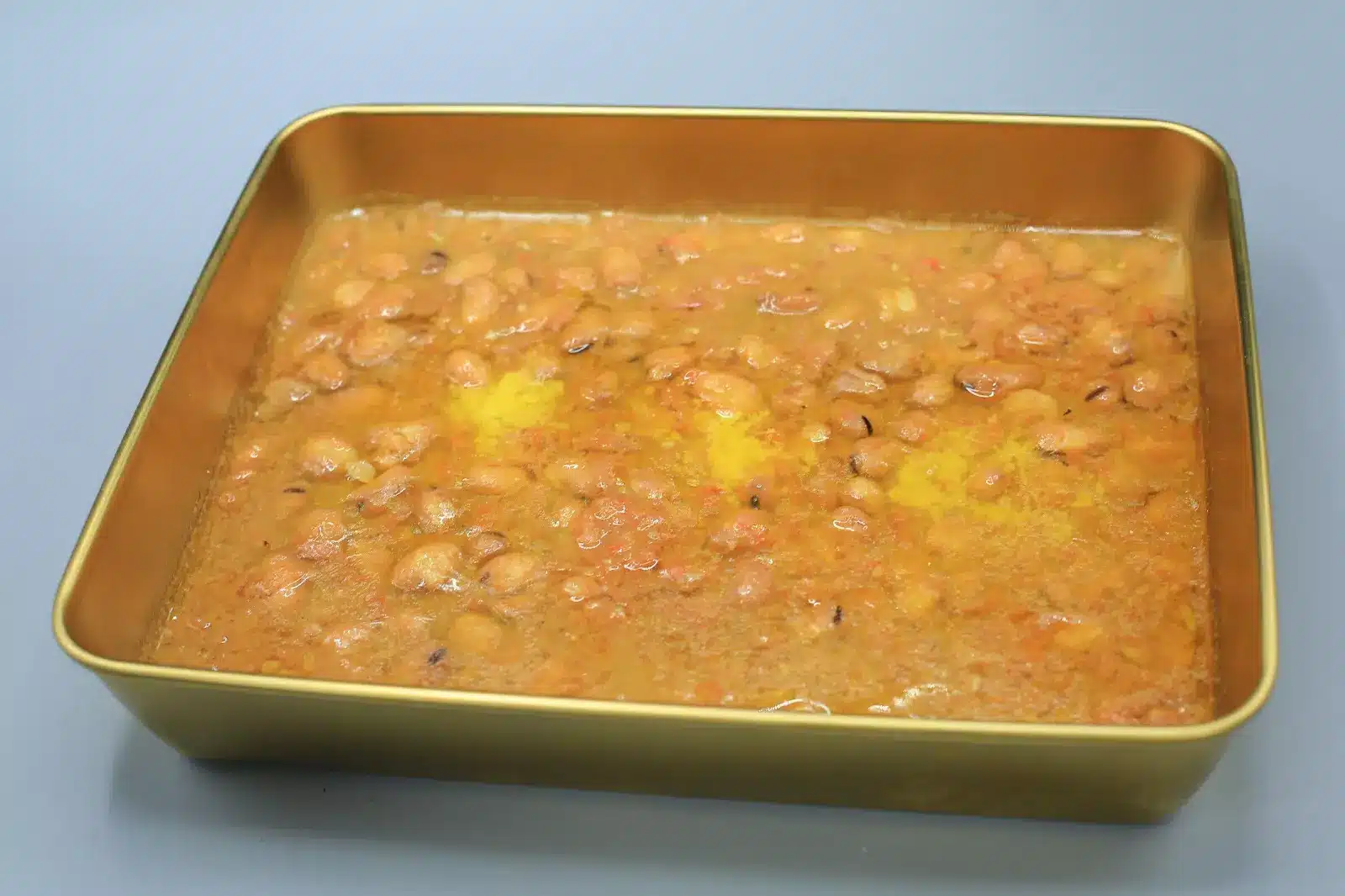 فول بالثوم والطماطم