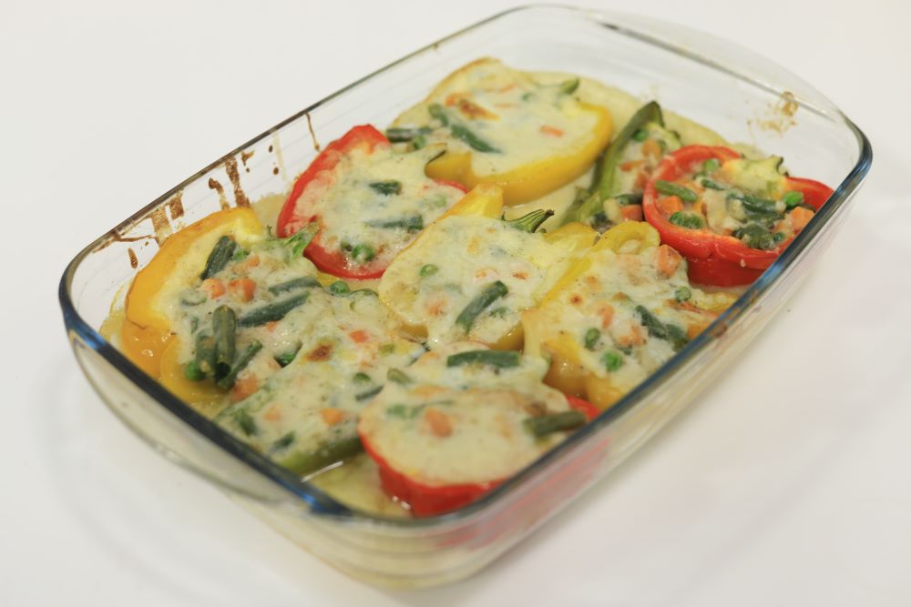 قوارب الفلفل بالخضار والبشاميل