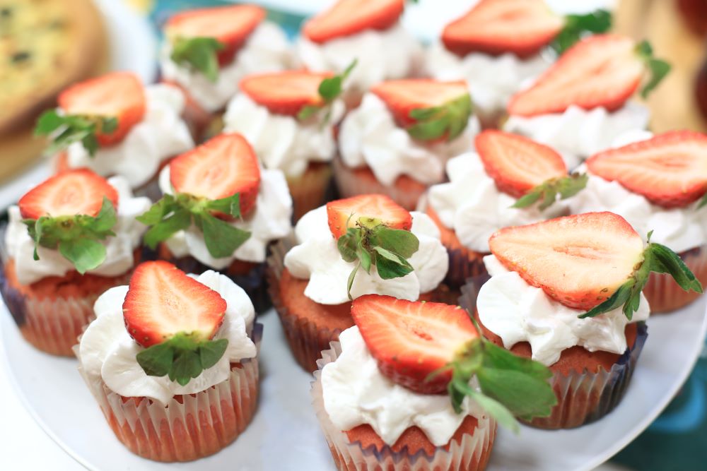 كب كيك الفراولة