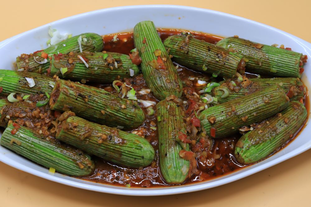 كوسة محشية بالخضار والصلصة