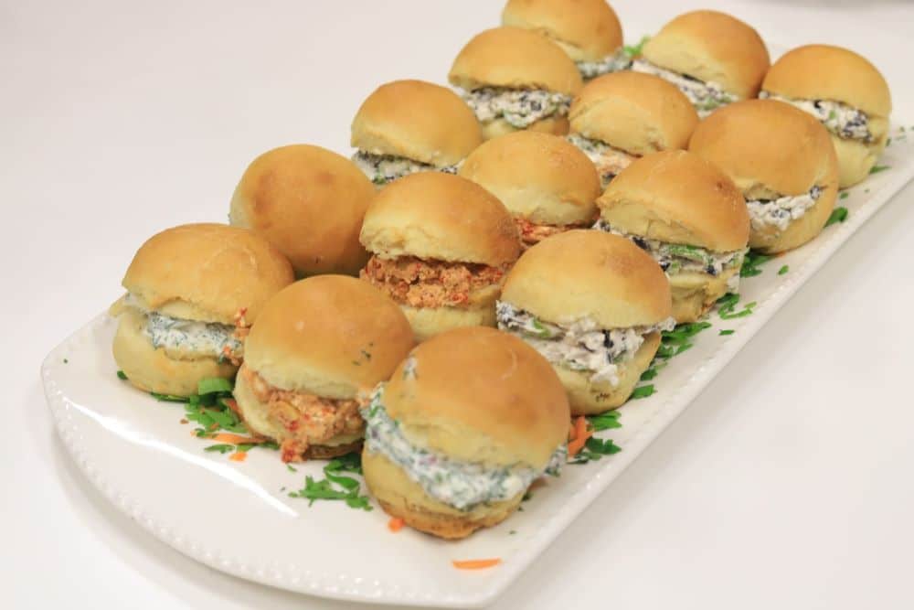 ميني سندوتش بحشوات مختلفة