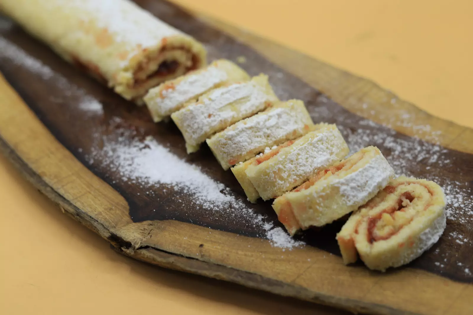 الكيكة الاسفنجية والسويسرول