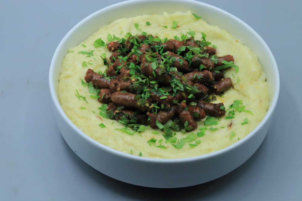 بطاطس بيوريه بالسجق