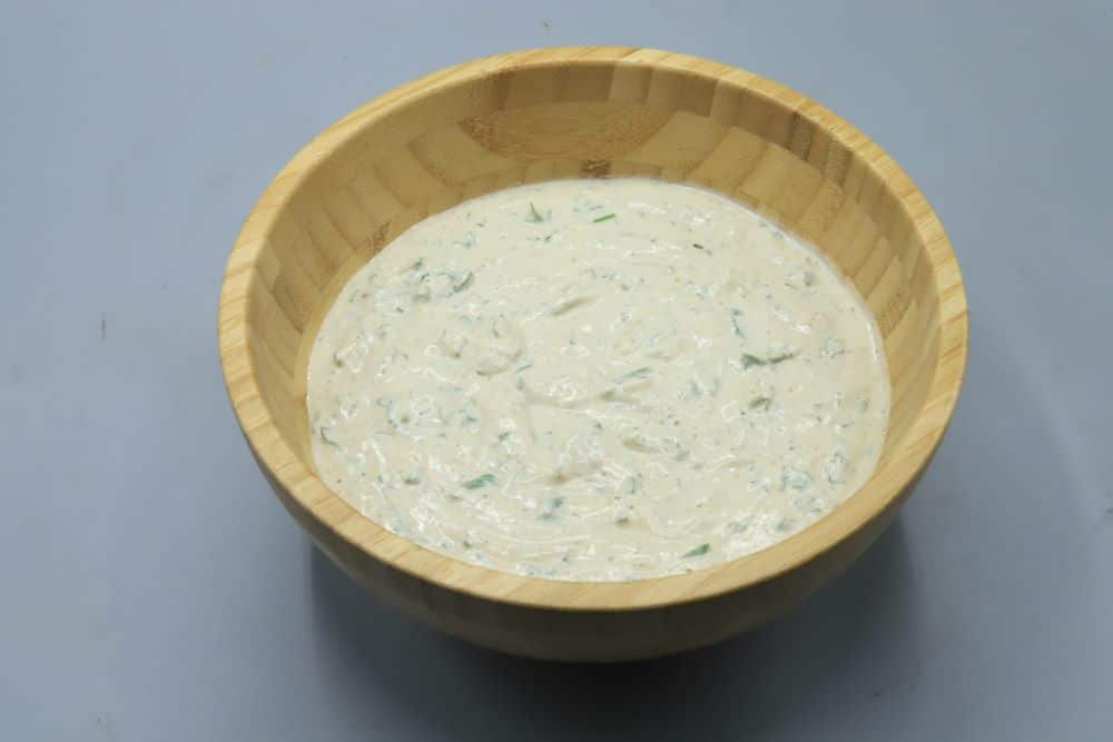 سلطة طحينة بالبقدونس