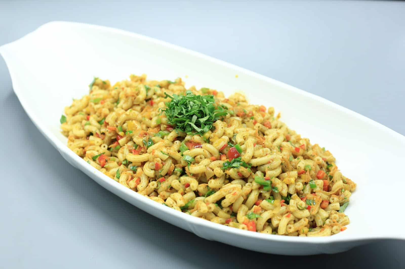 مكرونة بالكاري والخضار